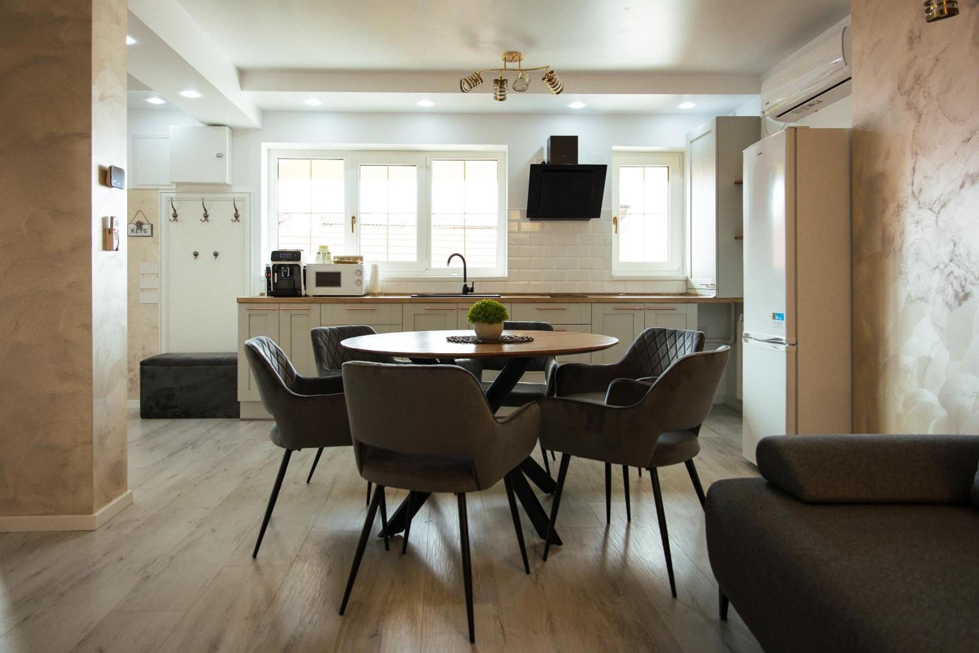 Kasa Nouveau Apartment
